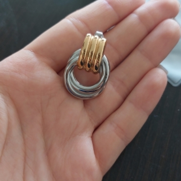 Nwt heaven mayhem similar knot earring - Picture 3 of 6